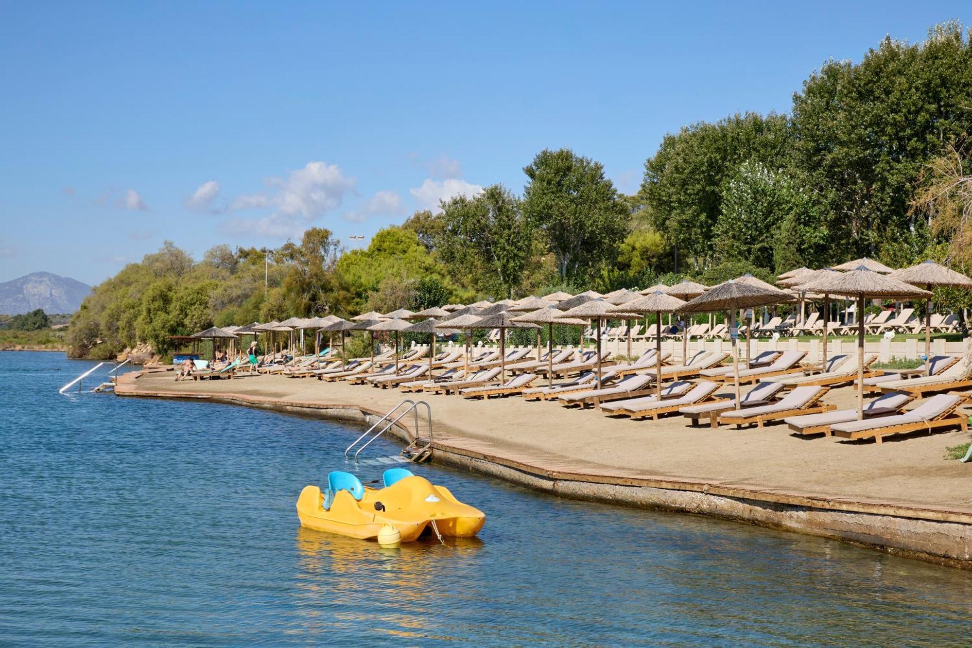 Hotel Dolce By Wyndham Athens Attica Riviera Vravrona Exterior foto A beach in Nikiti